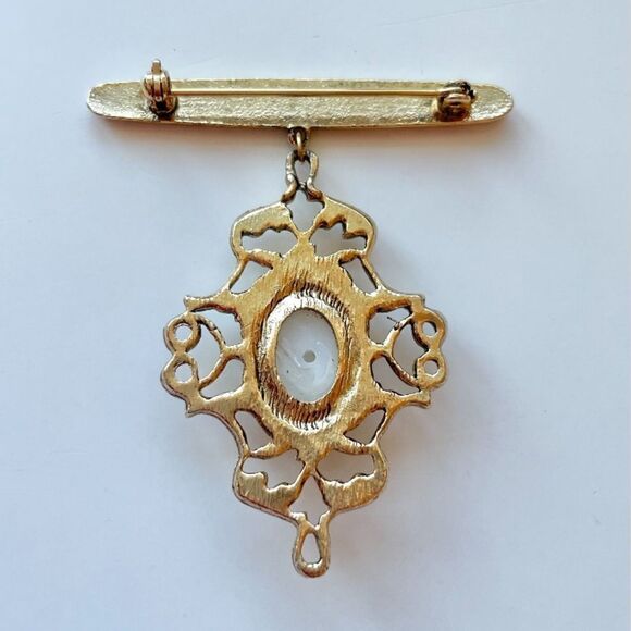 Gold Tone Faux Pearl Brooch - Picture 4 of 4